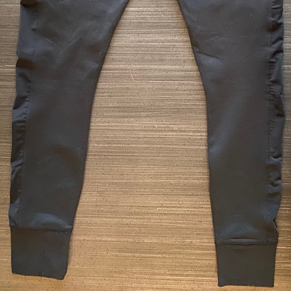 Fabletics Mesh Pocket Leggings - Picture 9 of 9